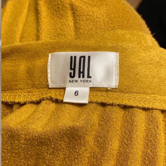 Yal NY Pleated Skirt - Picture 4 of 4